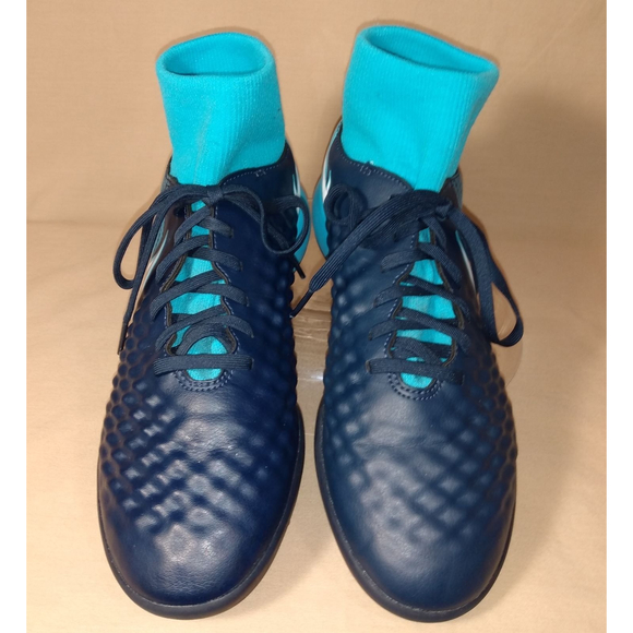 Nike Magistra | Turf Sole Shoes | Men's 7.5 / Women's 9